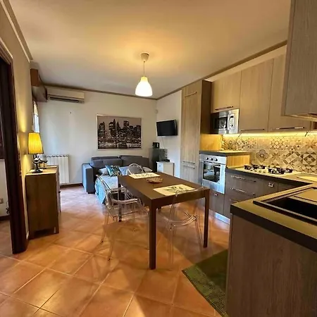 Apartment With Private Parking - Roma Est.