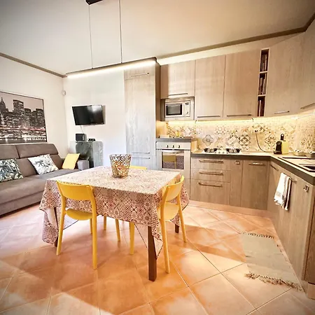 With Private Parking - Roma Est. Apartment